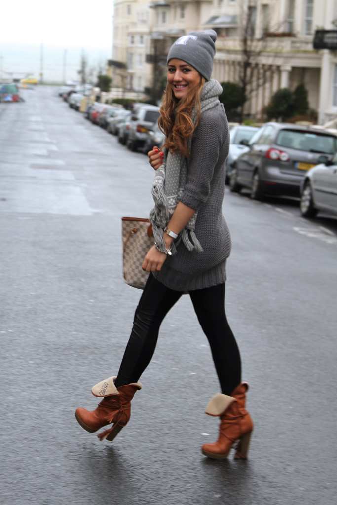 brighton blog, grey jumper, grey hat,