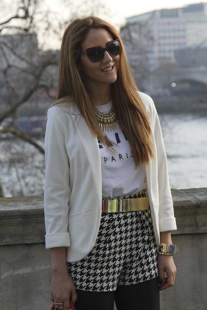 girl wearing everyday outfit, how to go to date