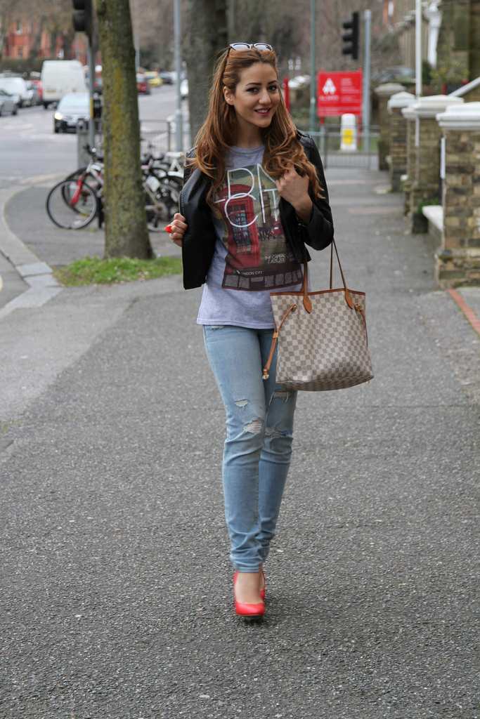 london girl, river island, t shirt, abercrombie, jeans, heels, h and m