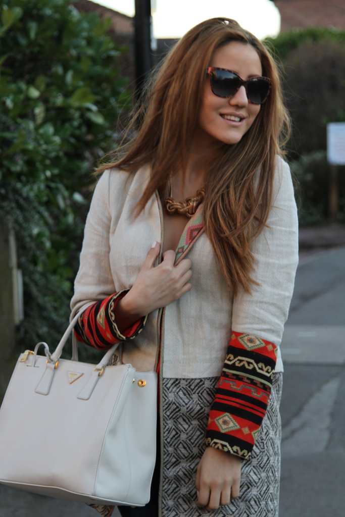 prada saffiano tote, gorgeous girl
