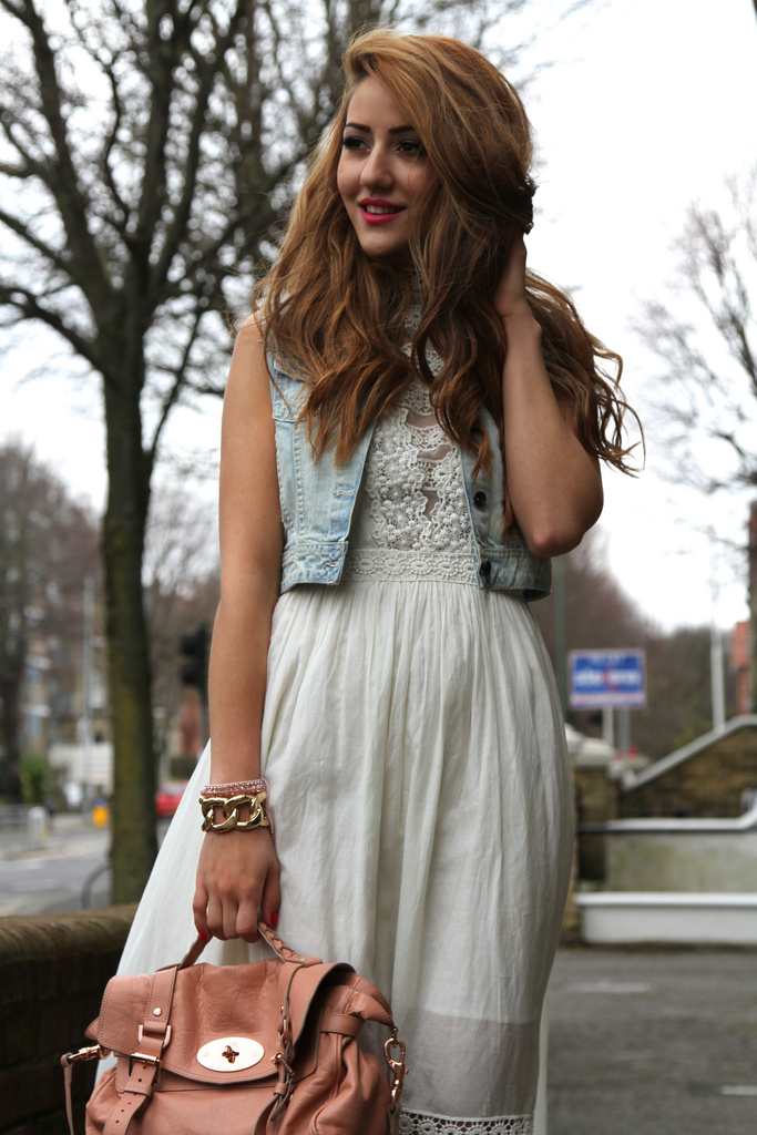 pink mulberry buffalo bag, amazing outfit, gorgeous white dress, wedding outfit, bohemian, romantic style