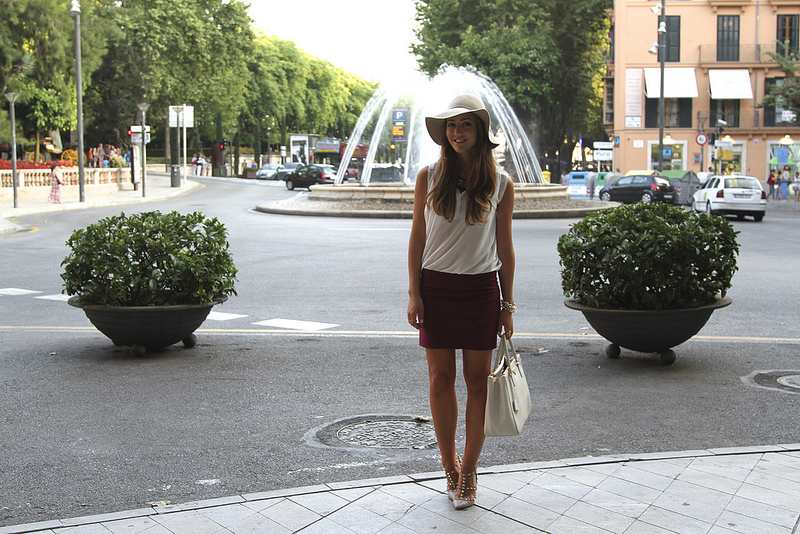 mallorca foord, streetstyle blog, personal style outfit, ootd, valentino shoes, prada saffiano tote, blogger, uk, mallorca, spain, burgundy skirt, white shirt, beige hat,
