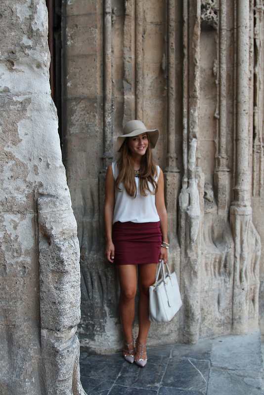 mallorca foord, streetstyle blog, personal style outfit, ootd, valentino shoes, prada saffiano tote, blogger, uk, mallorca, spain, burgundy skirt, white shirt, beige hat,