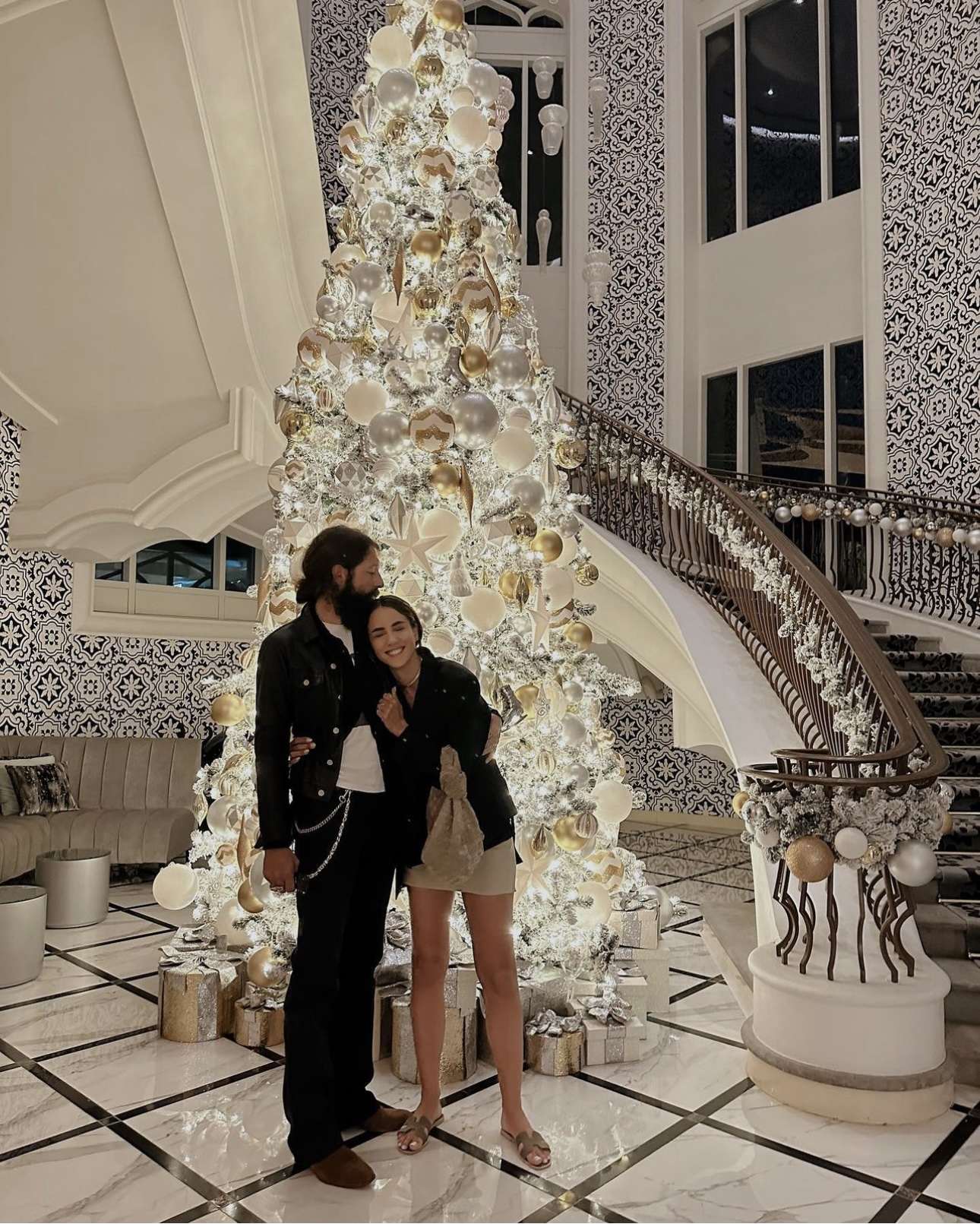 yearly-review-2023-tamara-kalinic-filippo-under-christmas-tree
