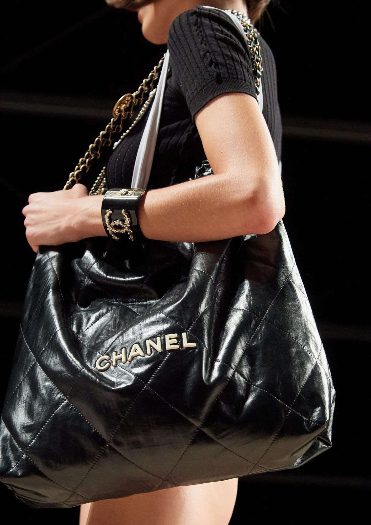 chanel-22-bag-review-tamara-kalinic8 chanel-22-bag-review-tamara-kalinic8