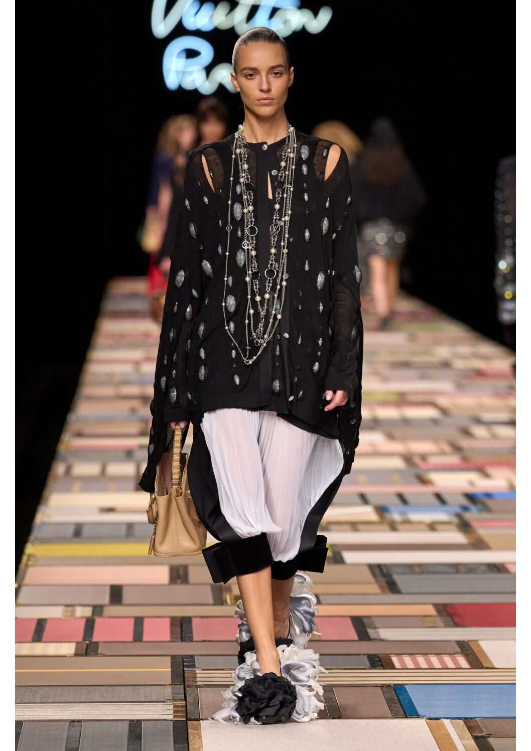 PFW-SS25-tamara-kalinic-capri-lv