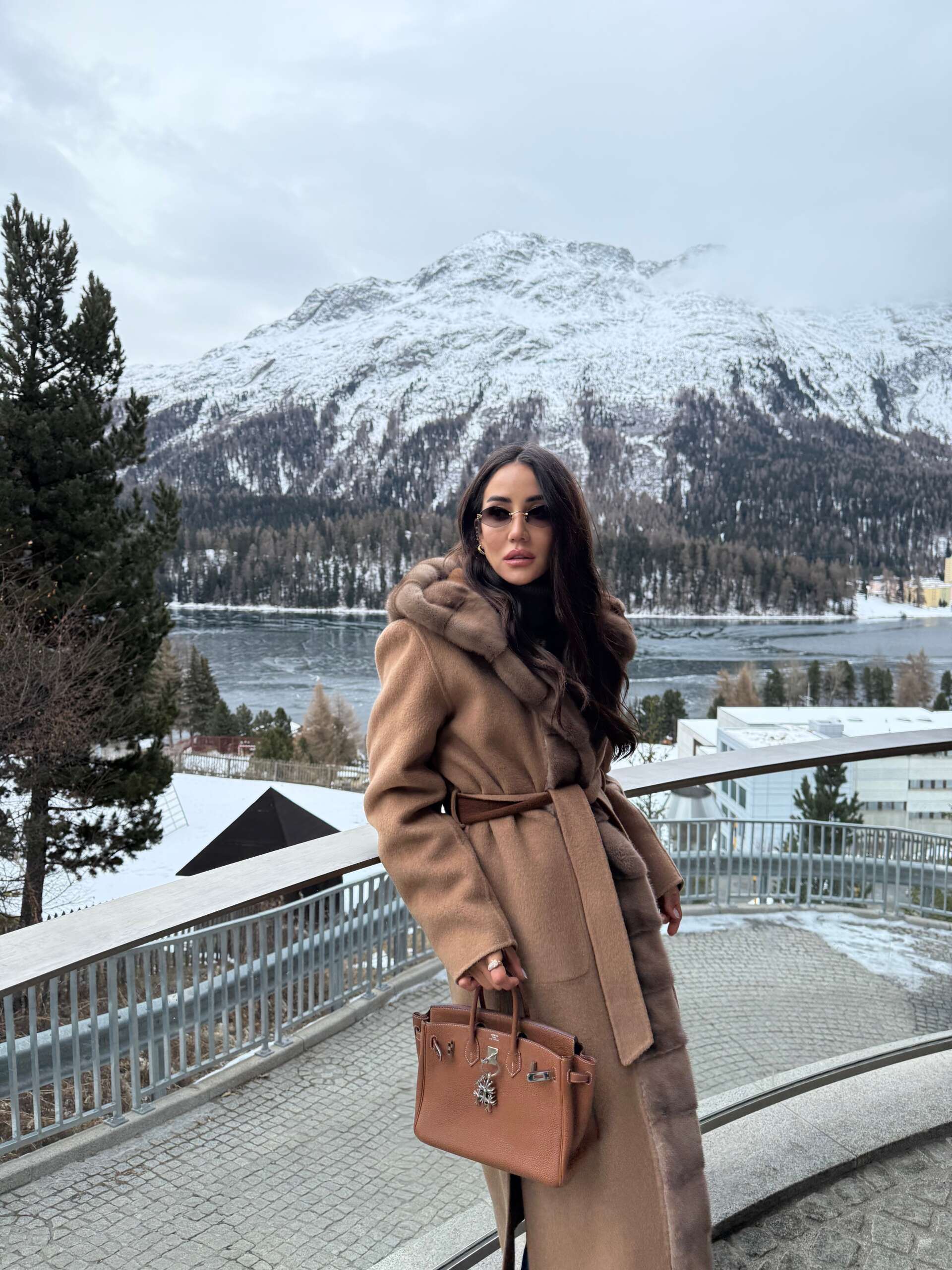 Stylish-Mountain-Ski-Outfits Stylish-Mountain-Ski-Outfits