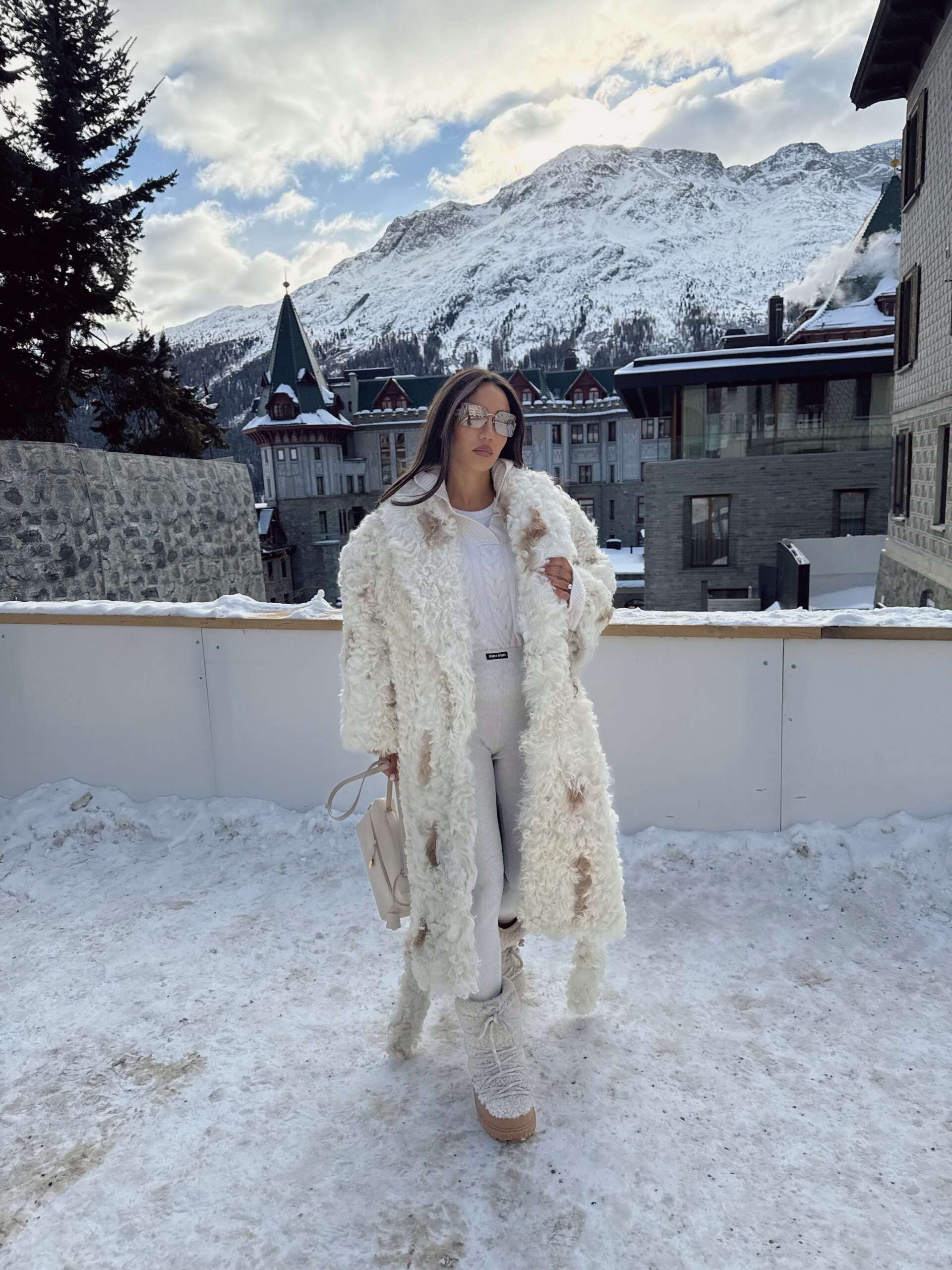Stylish-Mountain-Ski-Outfits Stylish-Mountain-Ski-Outfits