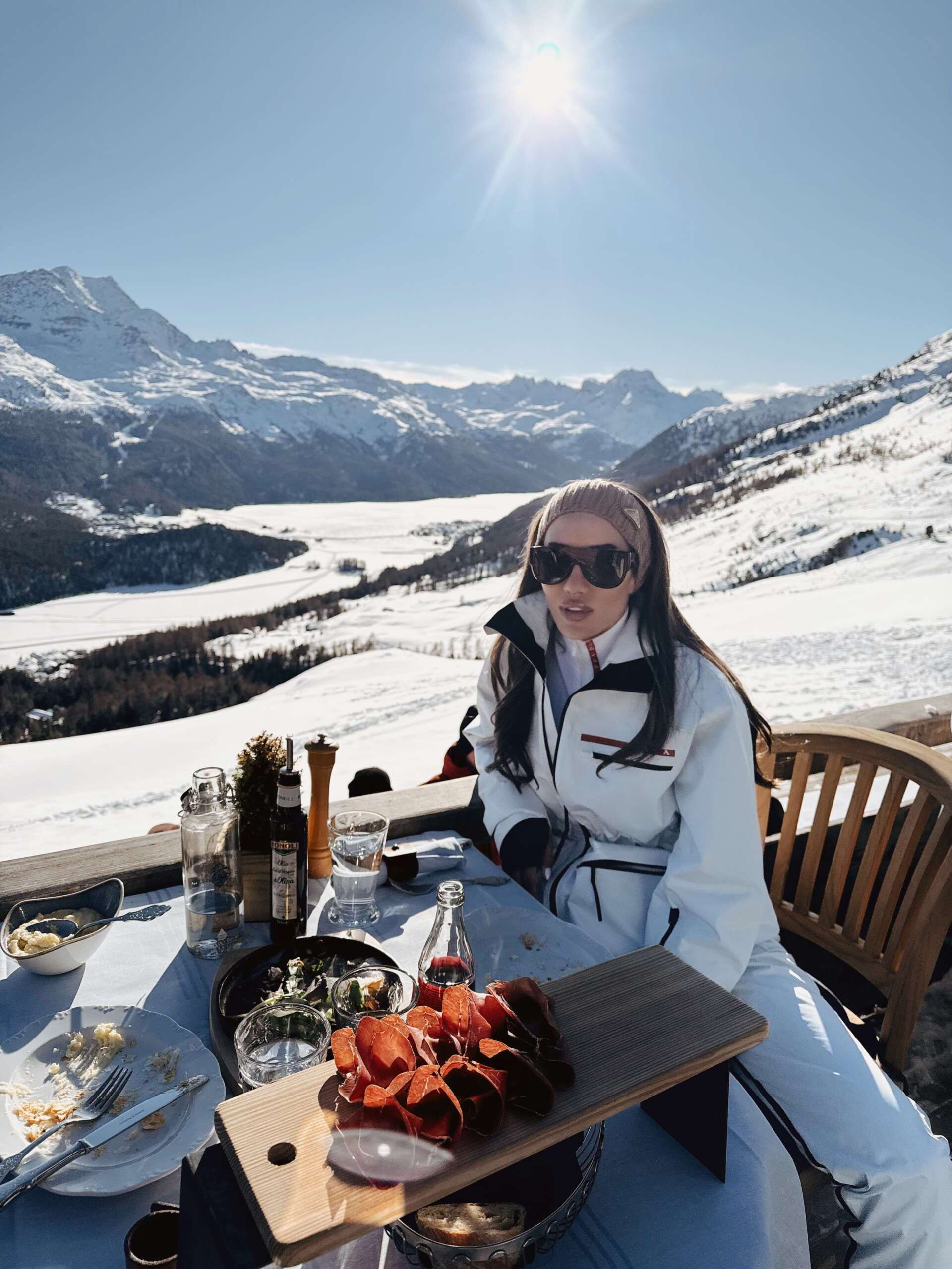 Stylish-Mountain-Ski-Outfits Stylish-Mountain-Ski-Outfits