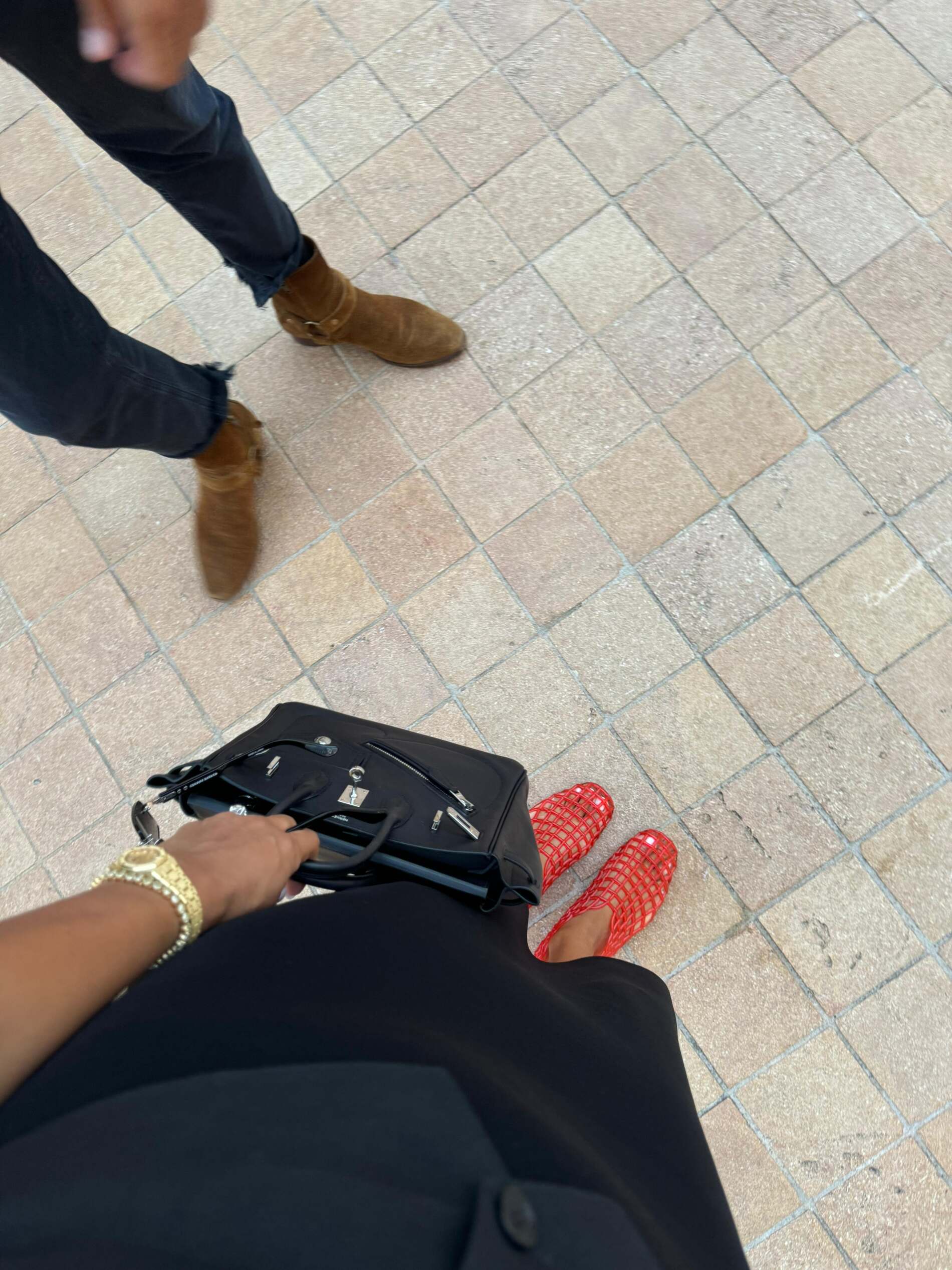 Accessories-That-Makes-Summer-Outfits-Pop