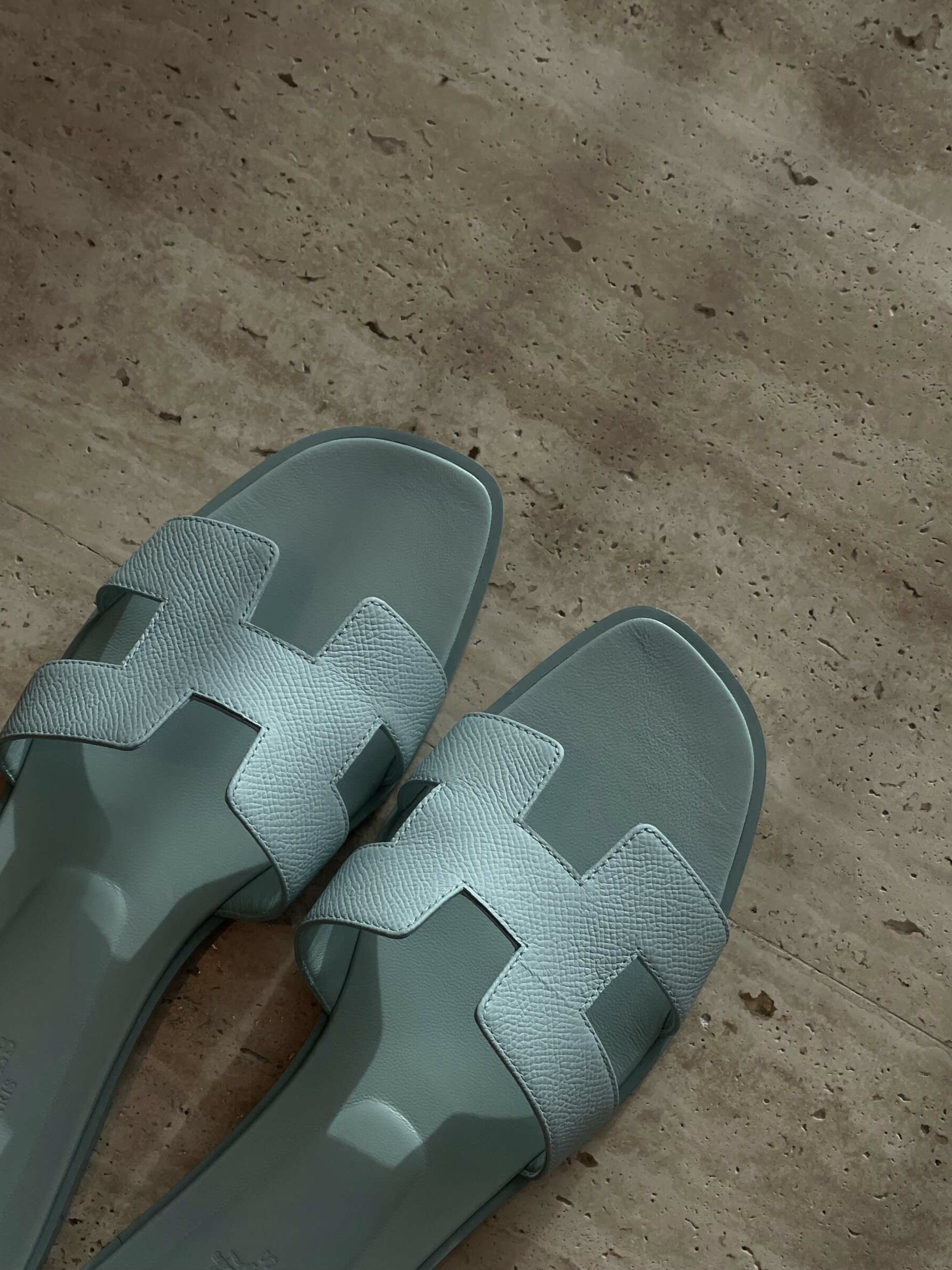 turquoise-outfit-summer-2026.webp